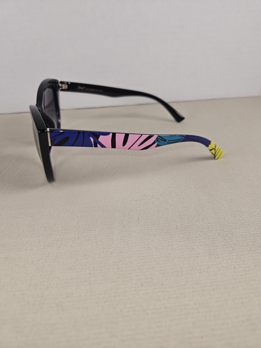 Giselle Women's Black Cat Eye Sunglasses - Sleek UV Protection 8GSL22488-FLW - Picture 5 of 12